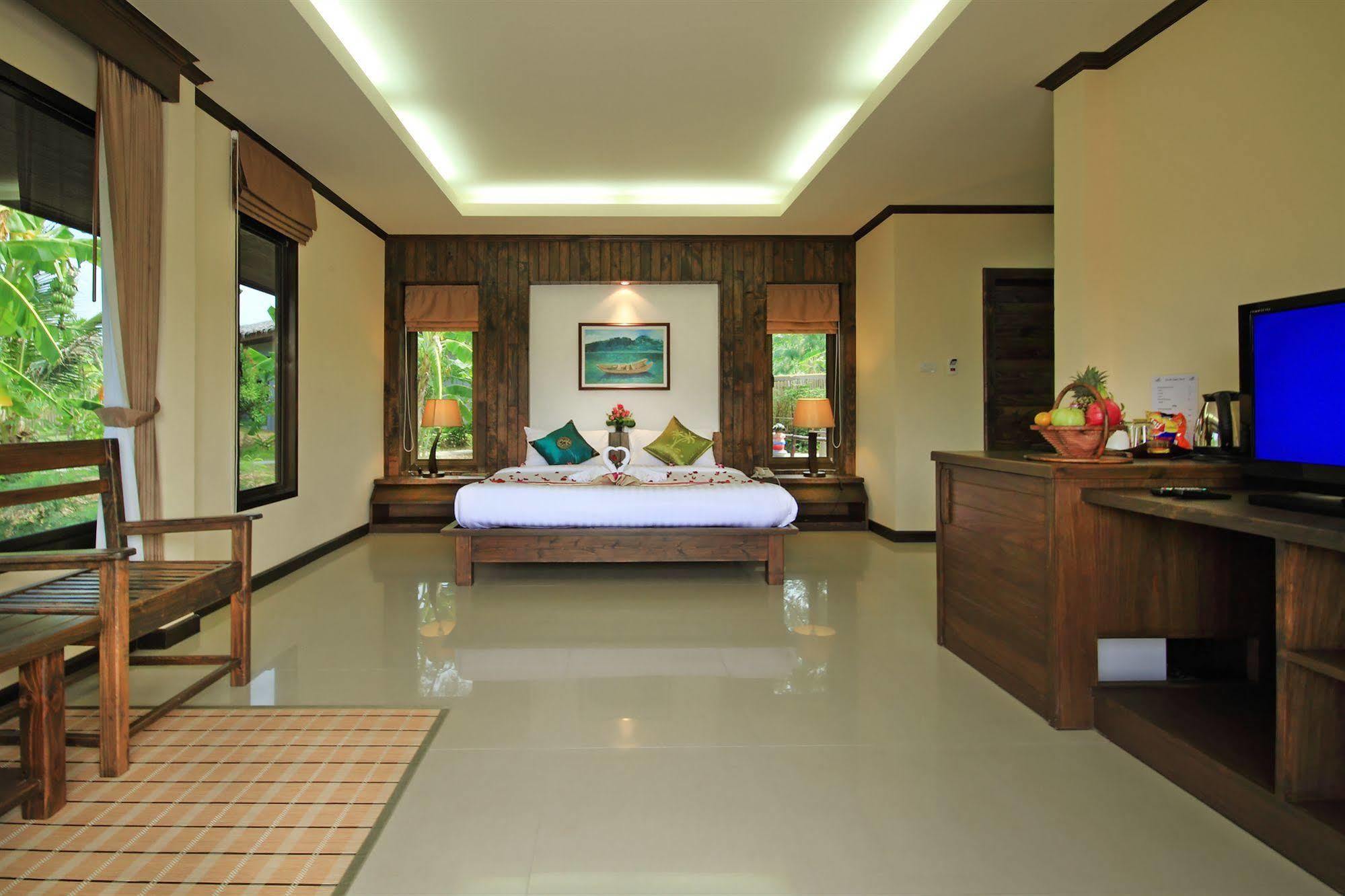 The Villa Laemhin Lagoon Resort Phuket Buitenkant foto