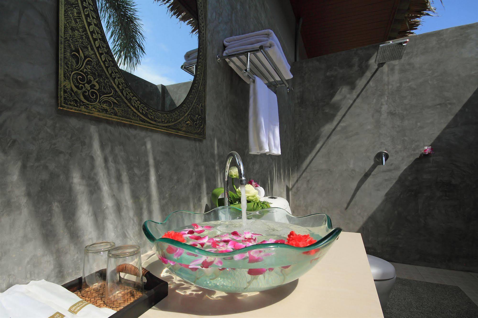 The Villa Laemhin Lagoon Resort Phuket Buitenkant foto
