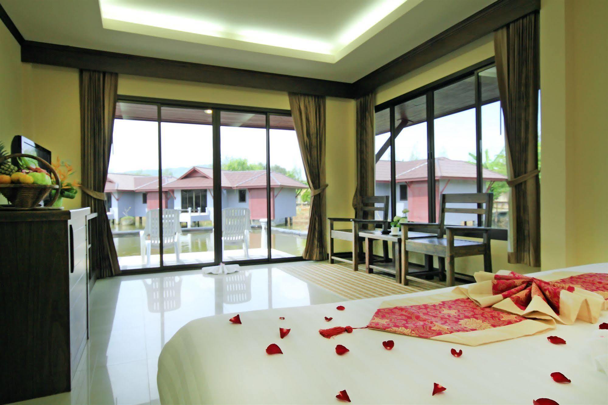 The Villa Laemhin Lagoon Resort Phuket Buitenkant foto