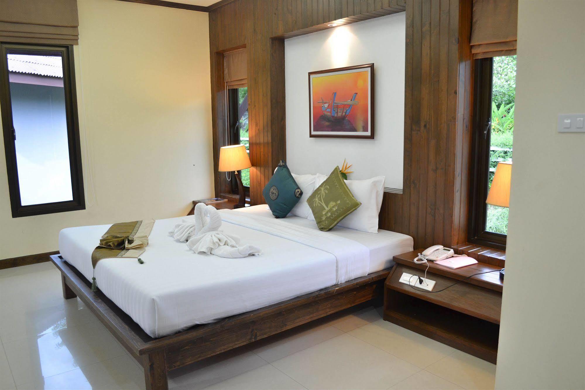 The Villa Laemhin Lagoon Resort Phuket Buitenkant foto