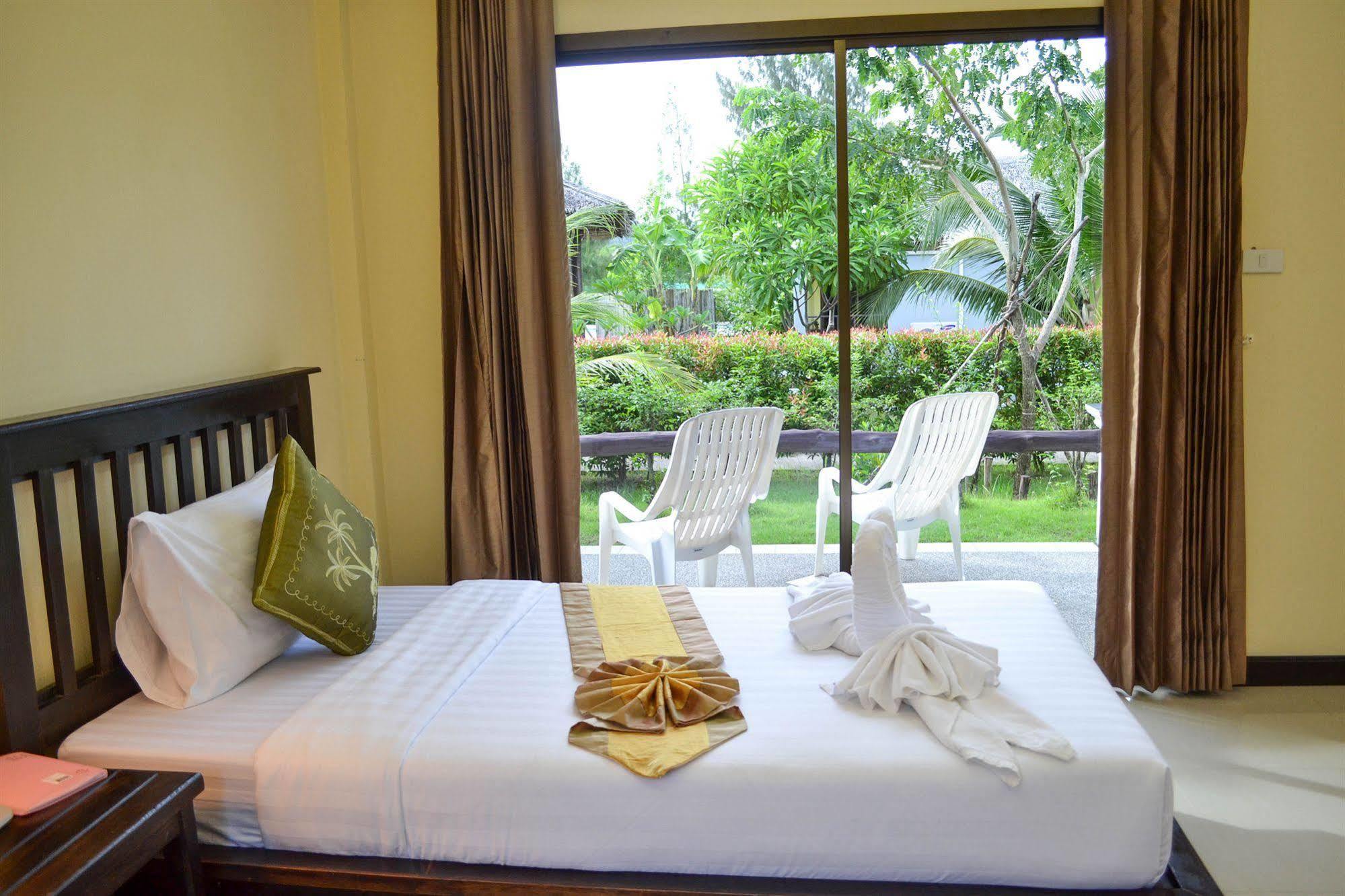 The Villa Laemhin Lagoon Resort Phuket Buitenkant foto