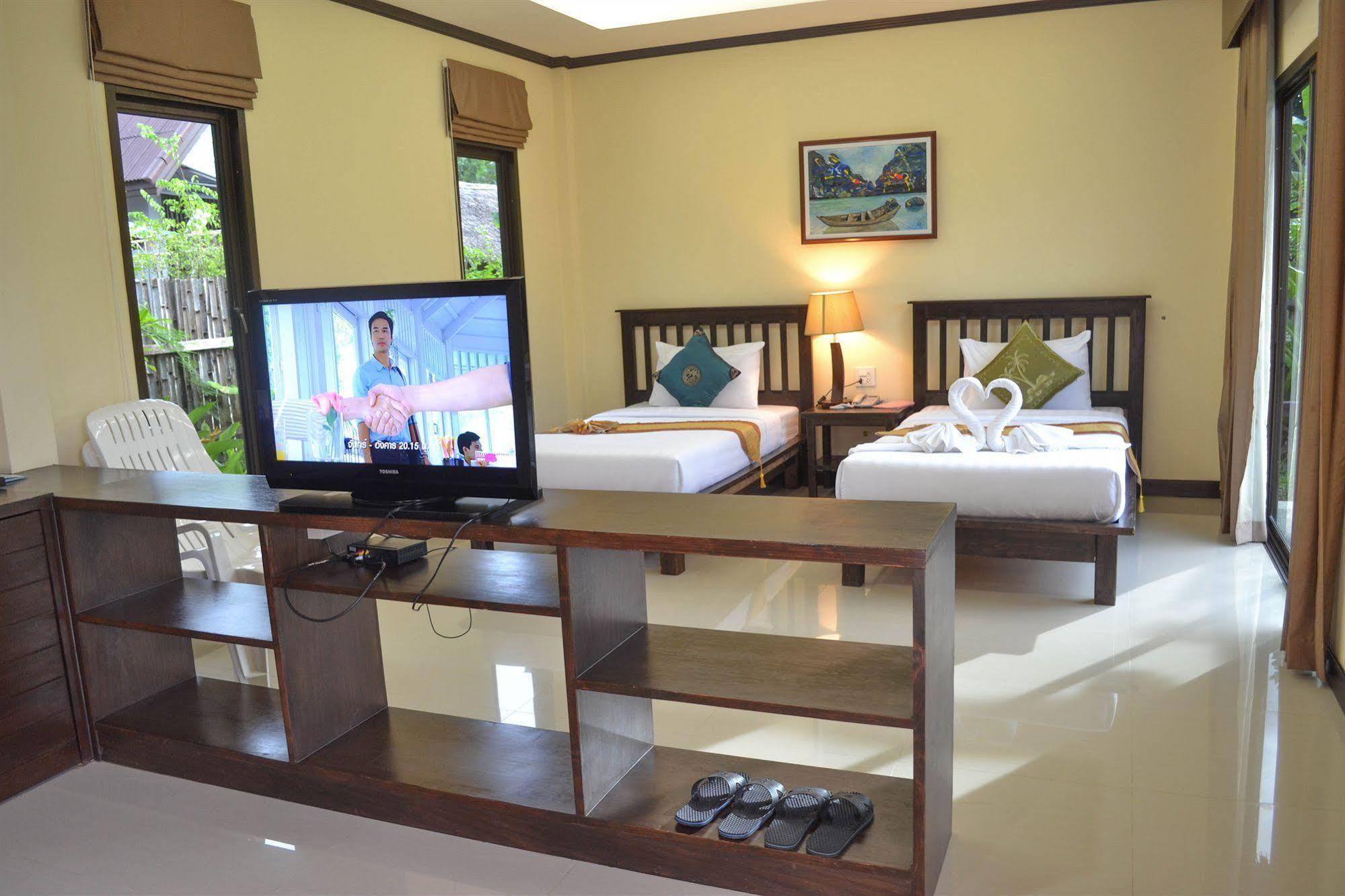 The Villa Laemhin Lagoon Resort Phuket Buitenkant foto