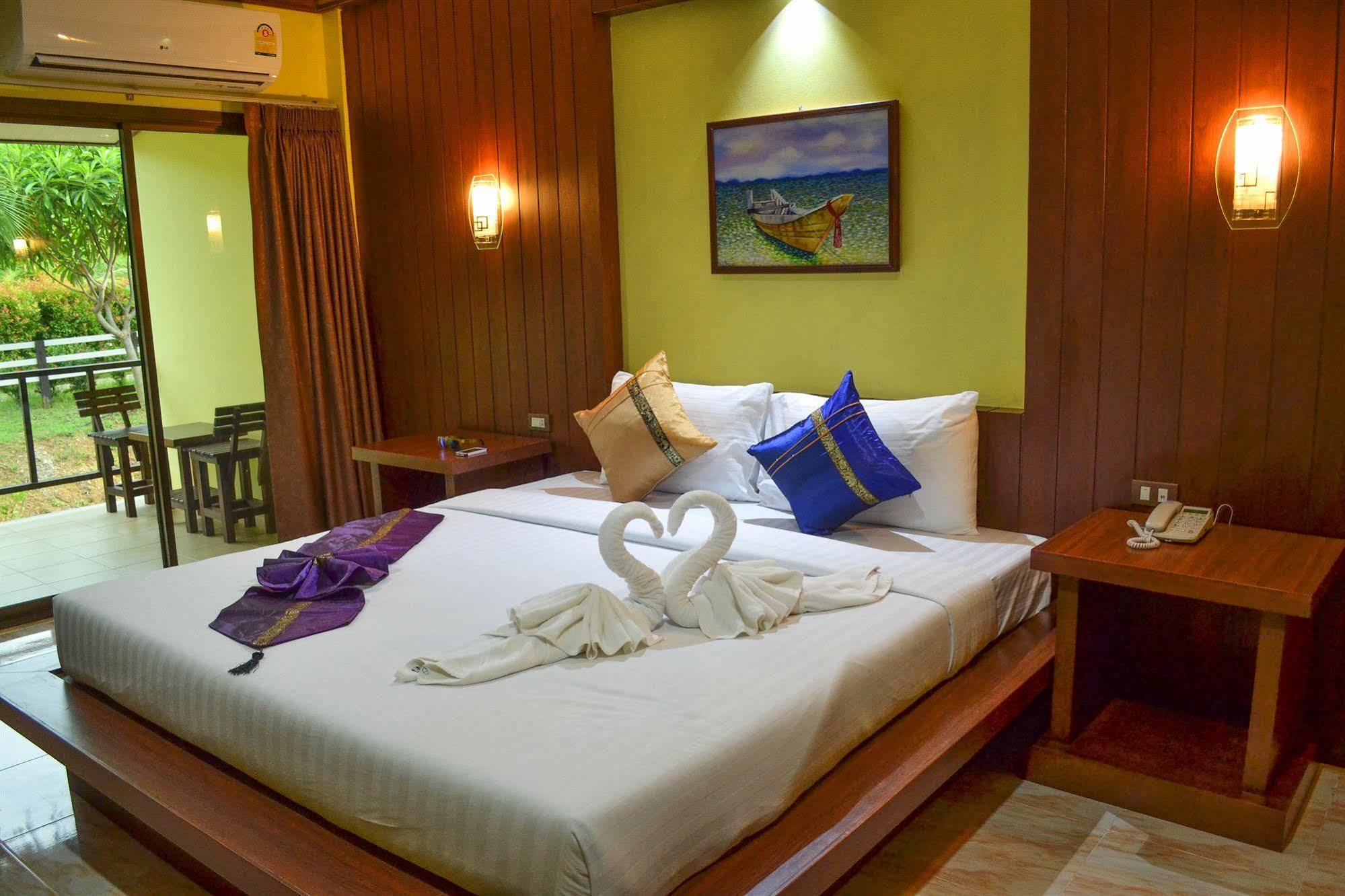 The Villa Laemhin Lagoon Resort Phuket Buitenkant foto