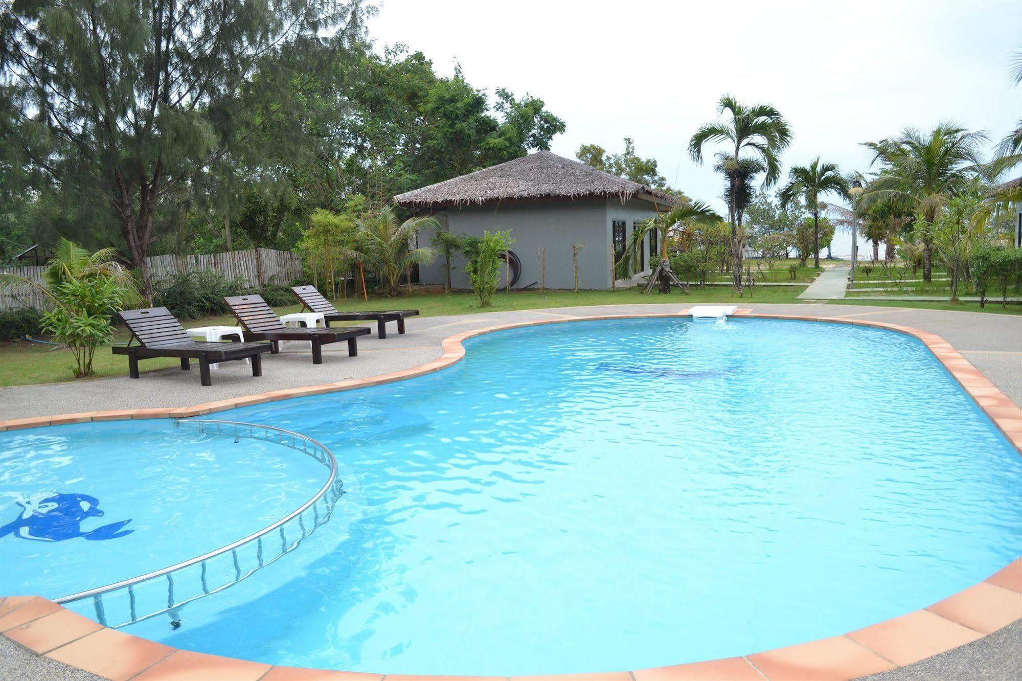 The Villa Laemhin Lagoon Resort Phuket Buitenkant foto