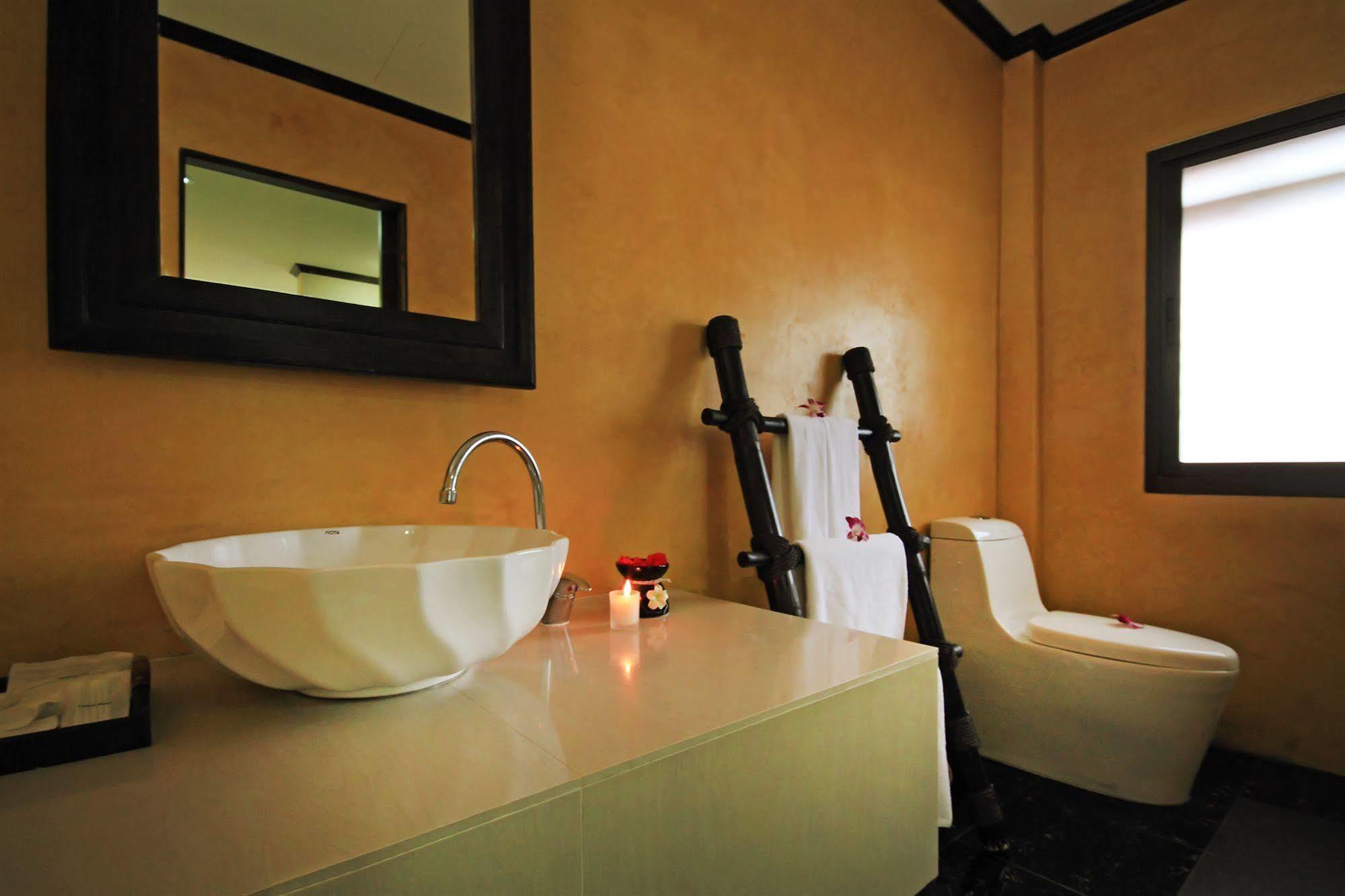 The Villa Laemhin Lagoon Resort Phuket Buitenkant foto